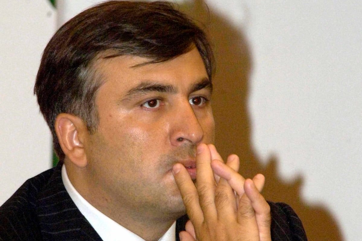 У Саакашвили развилось опасное осложнение, сказала омбудсмен Грузии. Голодовка экс-президента страны продолжается 50-й день