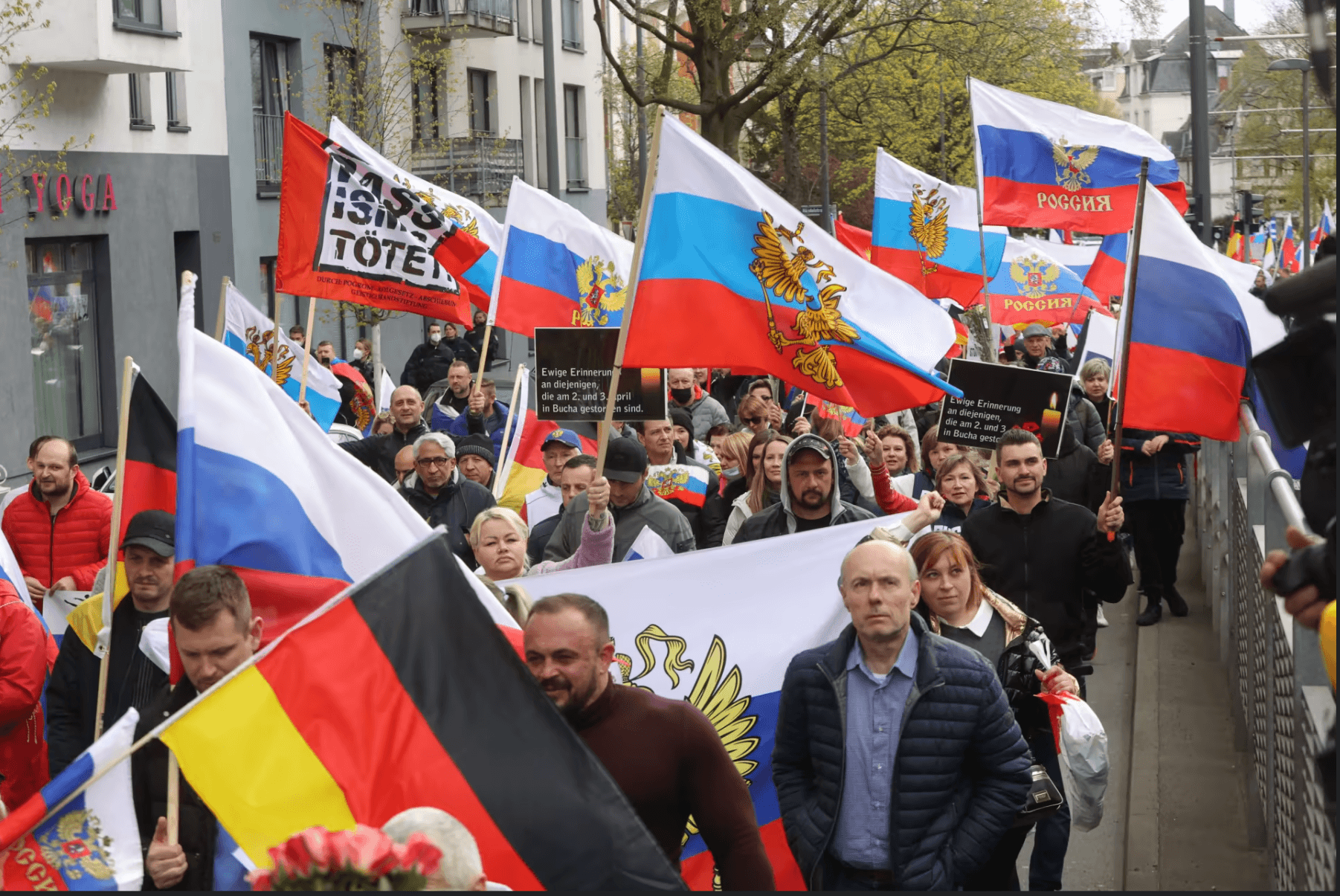 Плохие русские. Кто в Европе устраивает акции в поддержку Путина и при чем здесь Россотрудничество и неонацисты