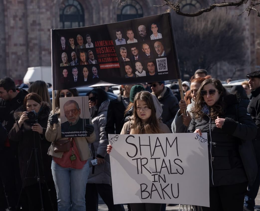Суд без чести. Армянские лидеры Нагорного Карабаха превратились из подсудимых в заложников
