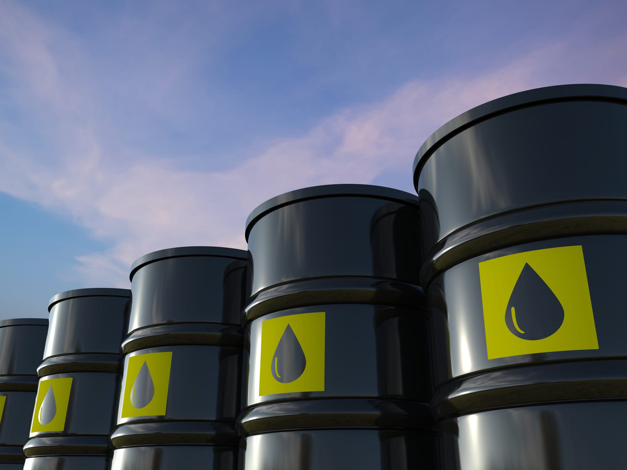 Доходы России от нефти упали на треть — Bloomberg