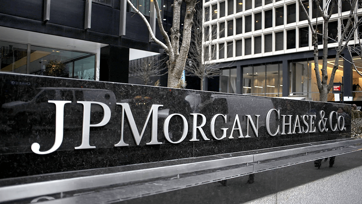 Трамп подал в суд на банк JPMorgan Chase и его гендиректора за закрытие банковских счетов «по политическим причинам»