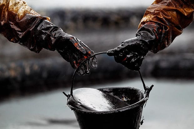 Bloomberg: Доходы России от нефти упали до минимума с начала войны