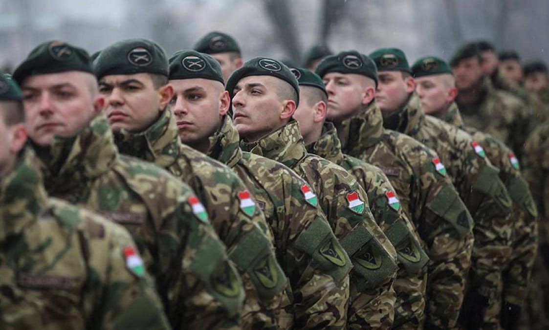 Венгерская оппозиция опубликовала запись, на которой министр обороны страны заявляет о ее подготовке к войне и отказе от «менталитета мира»